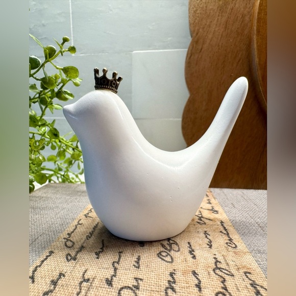 Unbranded Other - New Small White Resin Bird w/ Antiqued Gold Tone Crown Decor Figurine - 3”